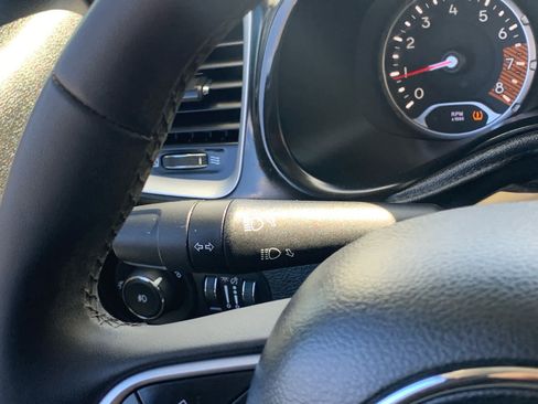 Used 2020 Jeep Renegade Latitude w/ Safety & Security Group II image 19