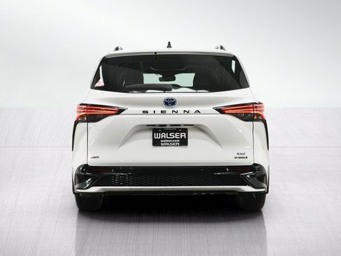 Used 2023 Toyota Sienna XSE AWD/4WD image 4