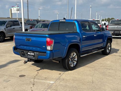 Used 2017 Toyota Tacoma Limited image 3