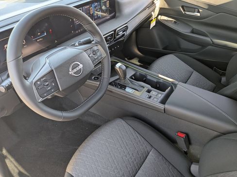 Used 2026 Nissan Sentra SV w/ SV Convenience Package FWD image 11