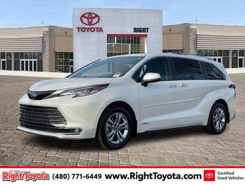 Used 2021 Toyota Sienna Platinum image 1