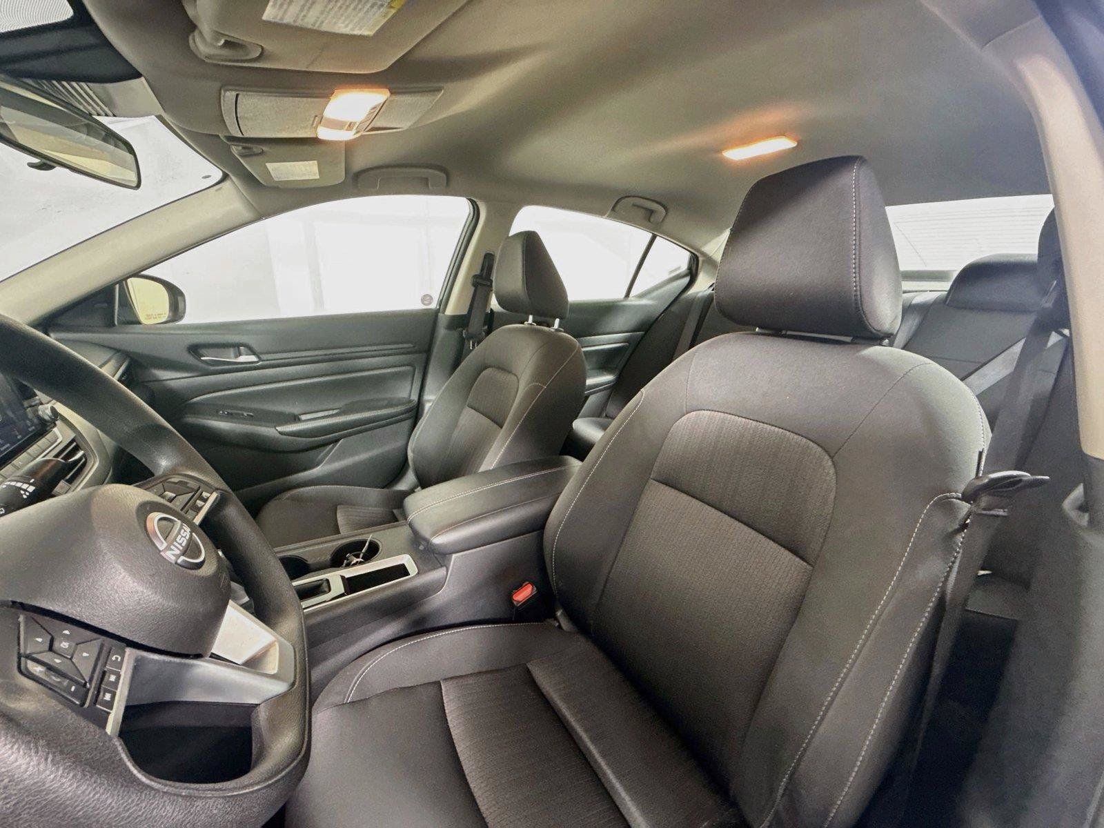 Used 2025 Nissan Altima 2.5 SV FWD image 12