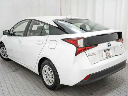 Used 2022 Toyota Prius L Eco image 3