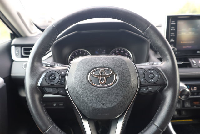 Used 2021 Toyota RAV4 XLE Premium AWD/4WD image 16