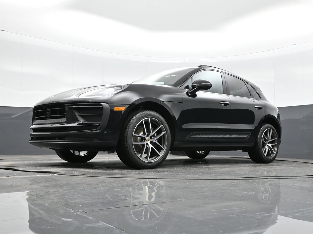 Certified 2026 Porsche Macan AWD/4WD image 34