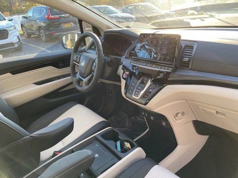 New 2026 Honda Odyssey Elite image 8