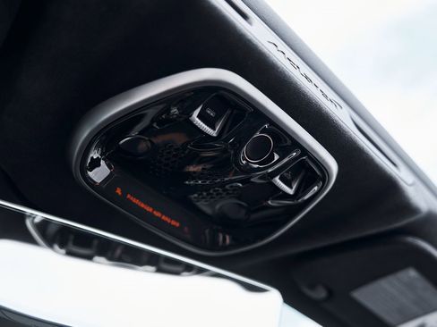 Used 2025 McLaren Artura image 77