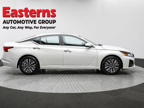 Used 2024 Nissan Altima 2.5 SV w/ SV Premium Package image 4
