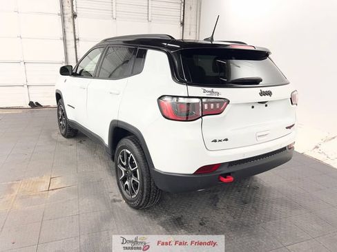 Used 2025 Jeep Compass Trailhawk AWD/4WD image 7