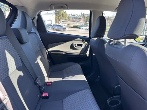 Used 2017 Toyota Yaris L image 14