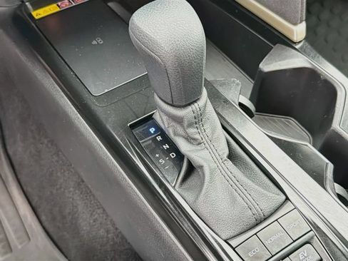 Used 2025 Toyota Camry LE w/ Convenience Package AWD/4WD image 17