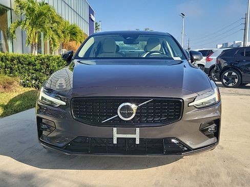 Used 2023 Volvo S60 B5 Core image 2