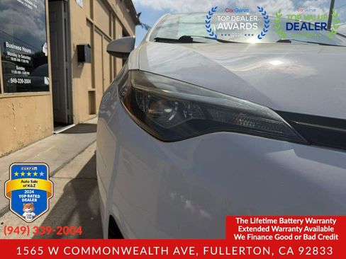 Used 2017 Toyota Corolla LE w/ Carpet Mat Package (TMS) FWD image 18