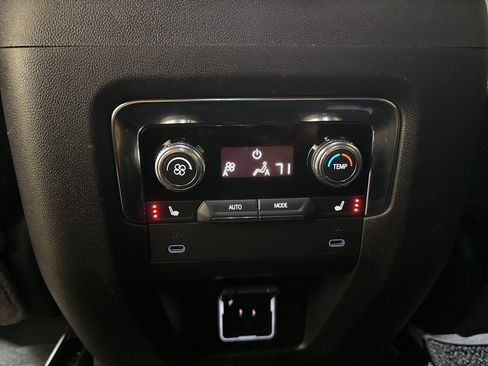 Used 2025 GMC Yukon XL Denali image 26