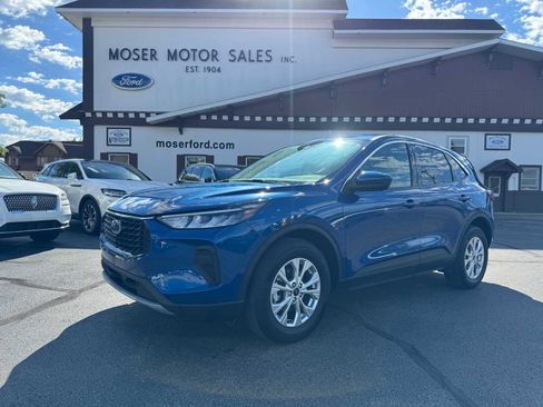 Used 2023 Ford Escape Active w/ Tech Pack #2 AWD/4WD image 1