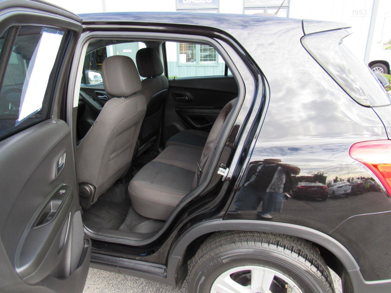 Used 2021 Chevrolet Trax LS w/ Tint and Cruise Package FWD image 34