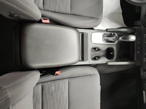 Used 2024 Nissan Frontier SV image 39