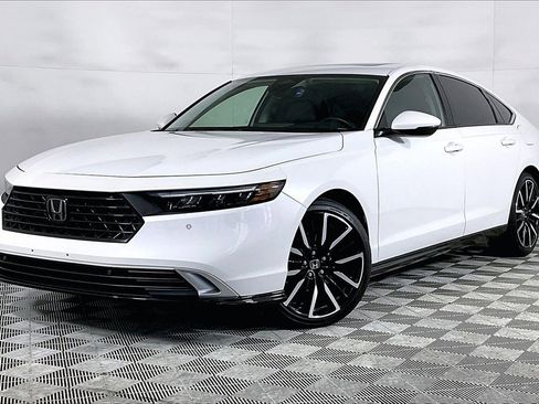 Used 2023 Honda Accord Touring image 1