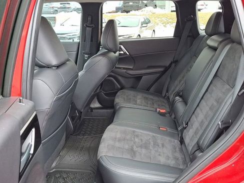 Used 2024 Mitsubishi Outlander SE image 8