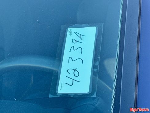 Used 2021 Toyota Venza LE image 11