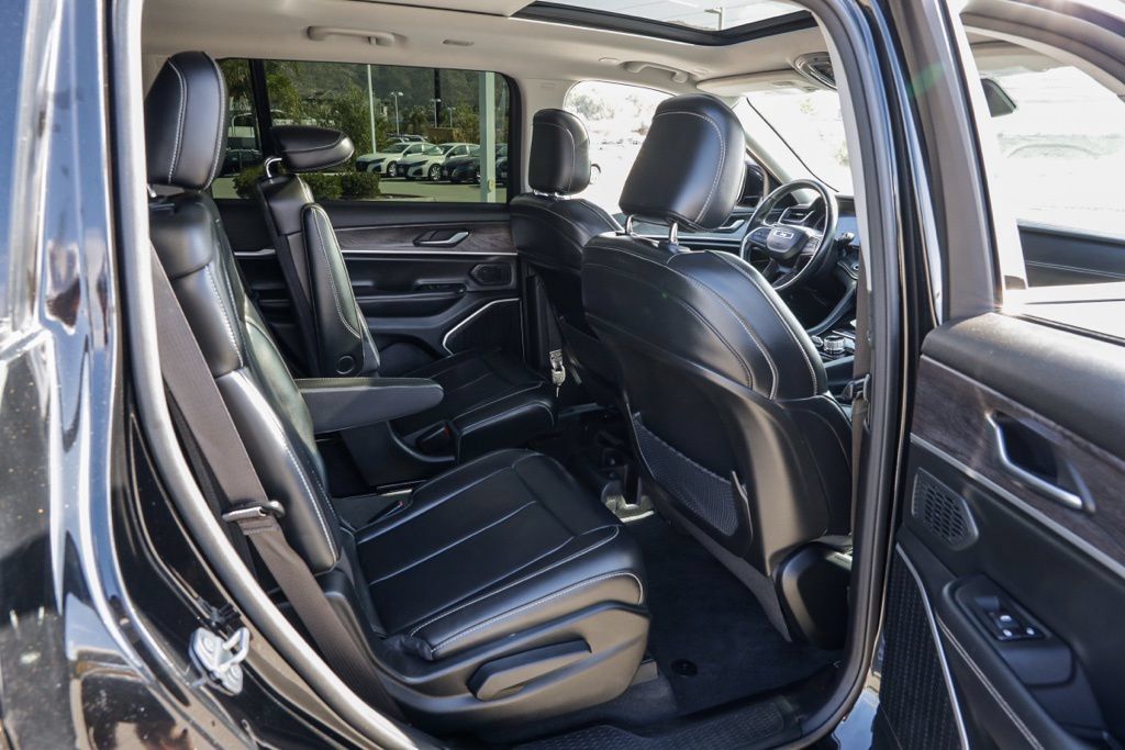 Used 2021 Jeep Grand Cherokee L Limited AWD/4WD image 25