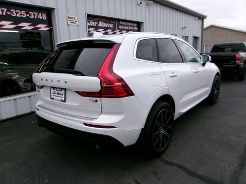 Used 2021 Volvo XC60 T5 Momentum w/ Premium Package image 4