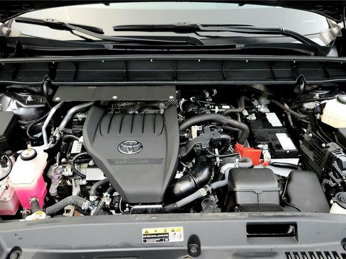 Certified 2023 Toyota Highlander XLE image 51