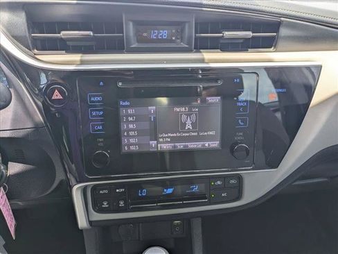 Used 2018 Toyota Corolla LE FWD image 13