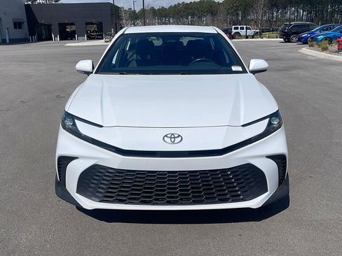 Used 2025 Toyota Camry SE FWD image 2