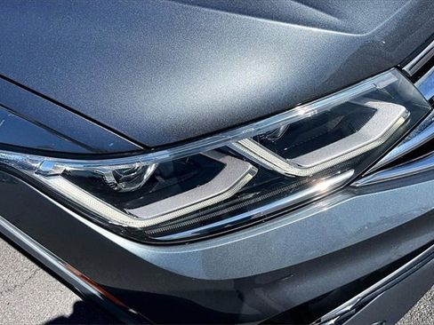 Used 2022 Volkswagen Tiguan SEL R-Line image 31