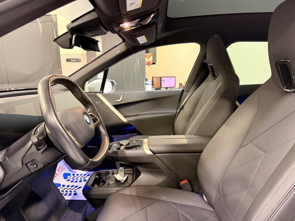 Used 2024 BMW iX xDrive50 AWD/4WD image 10
