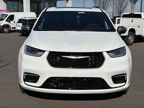 New 2026 Chrysler Pacifica Pinnacle image 15