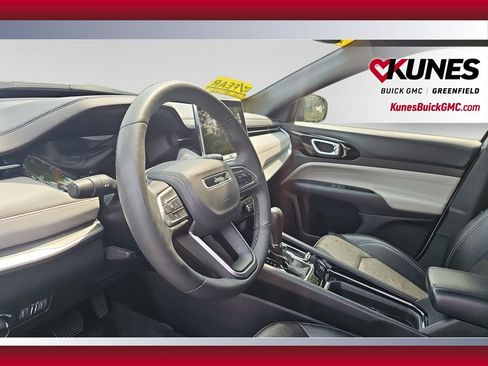Used 2025 Jeep Compass Limited AWD/4WD image 17