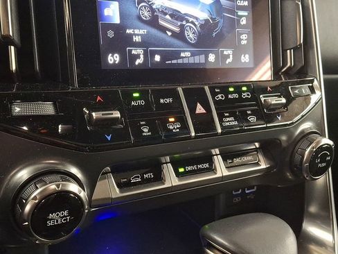 Used 2024 Lexus LX 600 4WD w/ Luxury Package image 13