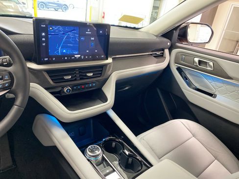 New 2026 Ford Explorer Platinum w/ LUX Leather Package image 15