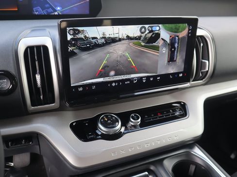 New 2025 Ford Expedition Active image 6