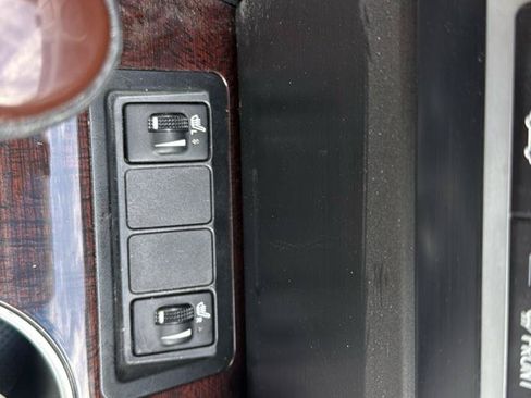 Used 2012 Toyota Camry XLE FWD image 25