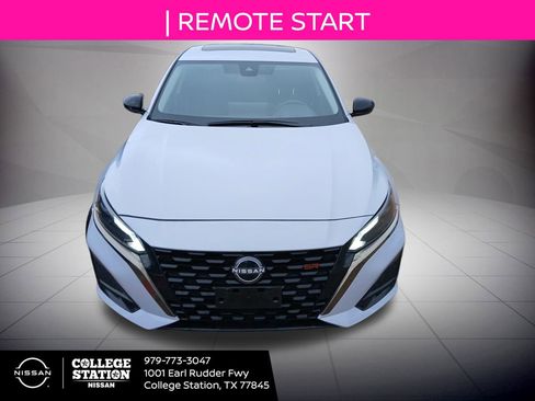 Used 2025 Nissan Altima 2.5 SR w/ SR Premium Package image 5