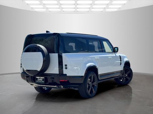 New 2026 Land Rover Defender 130 X-Dynamic SE AWD/4WD image 5