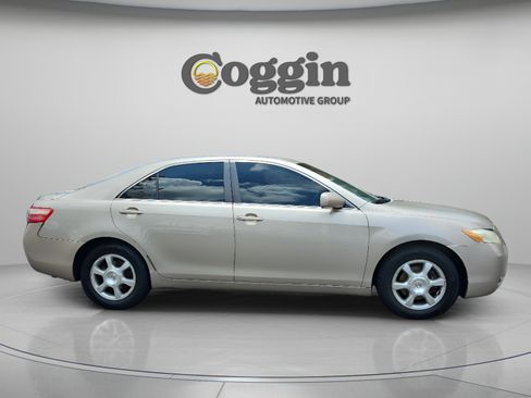 Used 2009 Toyota Camry SE FWD image 6