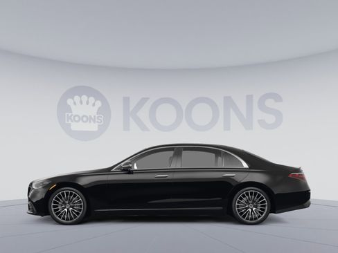 Used 2022 Mercedes-Benz S 500 4MATIC w/ AMG Line Package image 2
