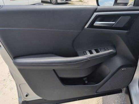 Used 2025 Mitsubishi Outlander SE FWD image 11