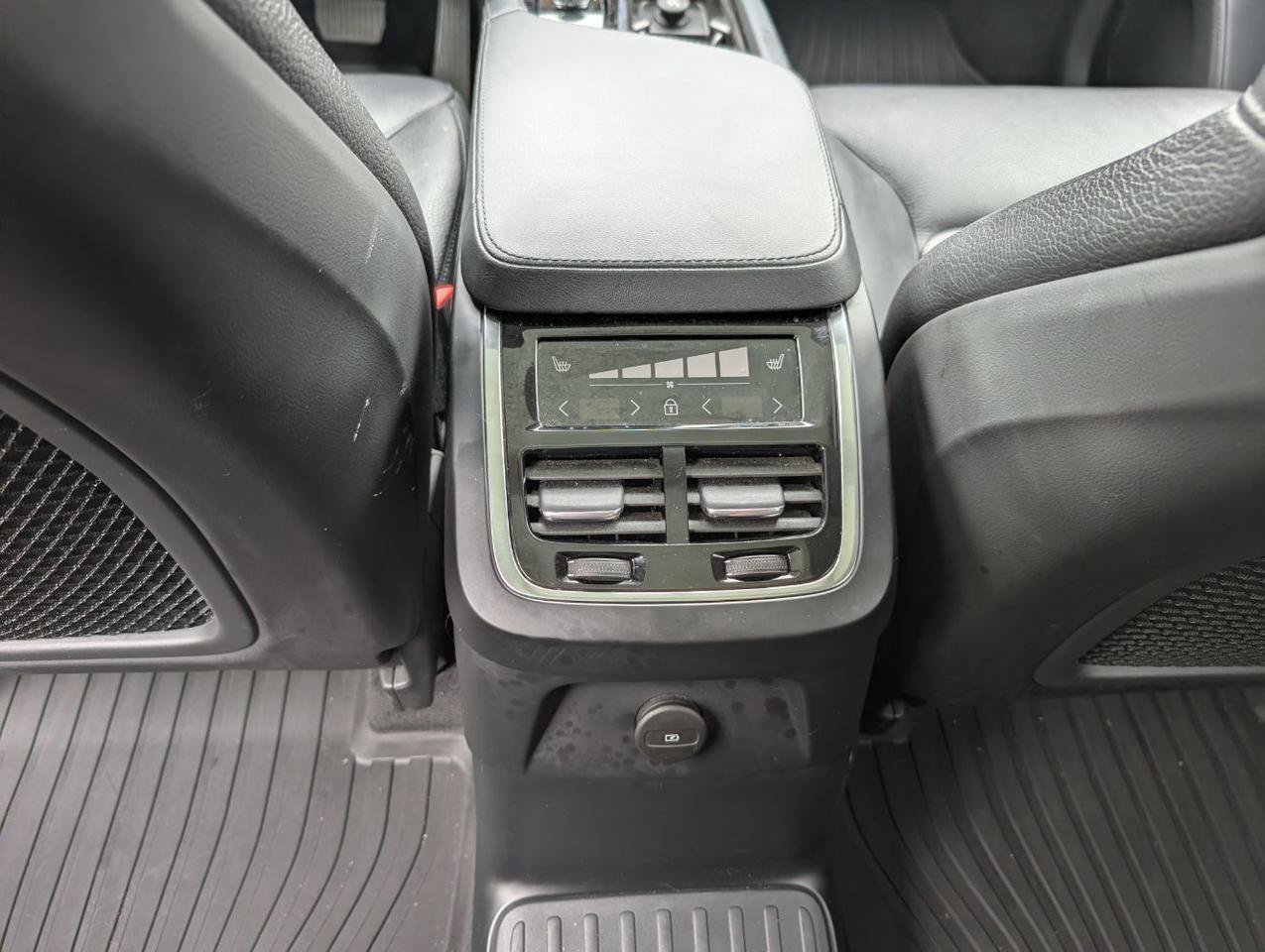 Used 2023 Volvo XC90 T8 Plus w/ Protection Package Premier AWD/4WD image 12