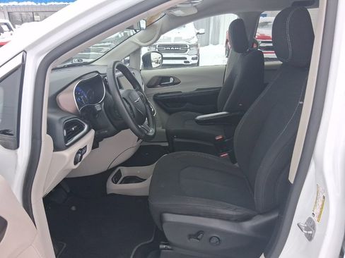 Used 2021 Chrysler Voyager LX image 14