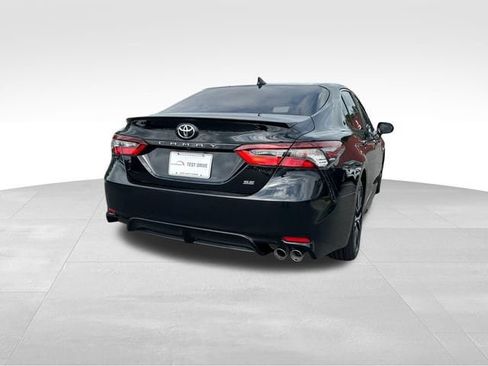 Used 2021 Toyota Camry SE FWD image 5