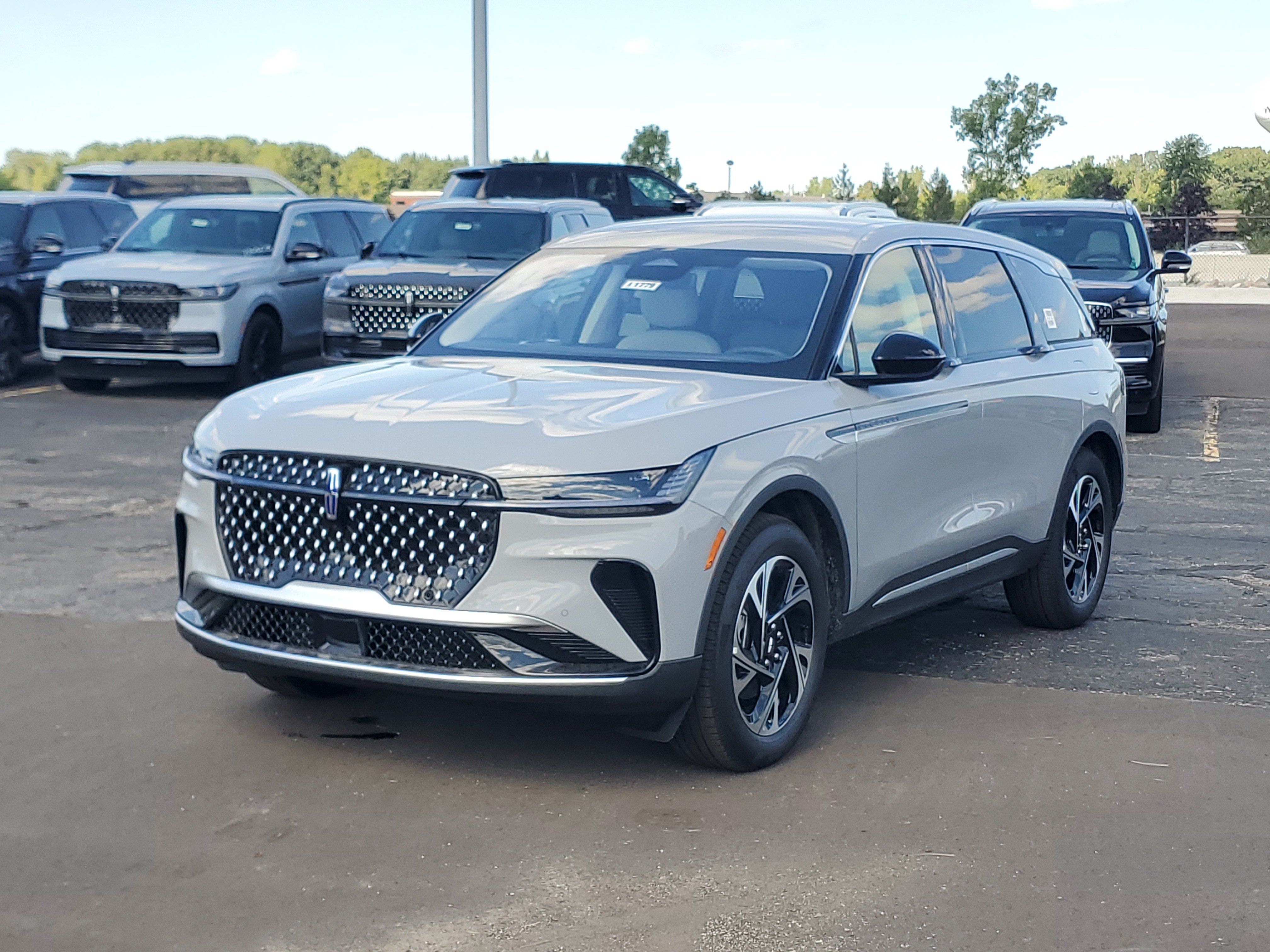 New 2026 Lincoln Nautilus Premier AWD/4WD image 2