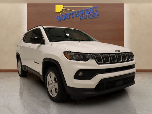Used 2022 Jeep Compass Latitude image 5