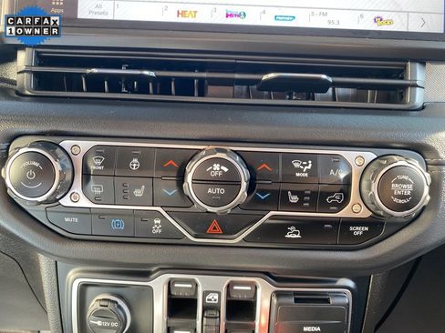 Used 2024 Jeep Wrangler Unlimited Sahara image 32