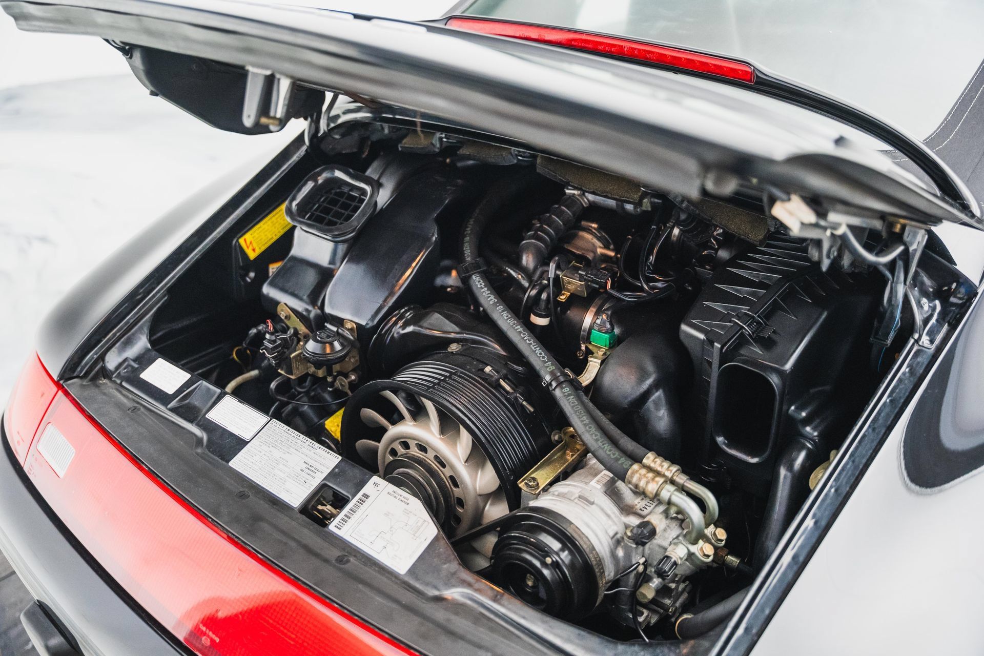 Used 1995 Porsche 911 Carrera RWD image 93