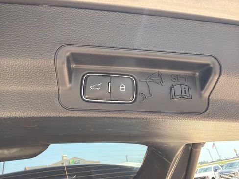 Used 2024 Ford Explorer XLT AWD/4WD image 22